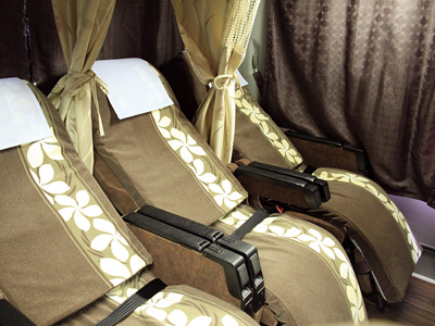 女性專用的車Plumeria Ｇｒａｎｄｅ神戶班次末尾部4排座椅·內設衛生間[座位指定、女性專用的車]