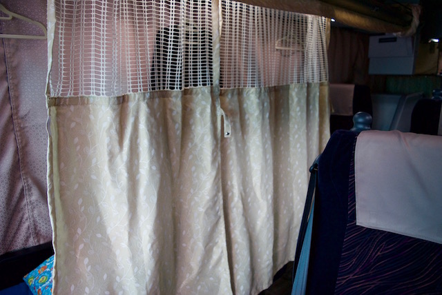 夜行バス内(VIPライナー)のカーテン