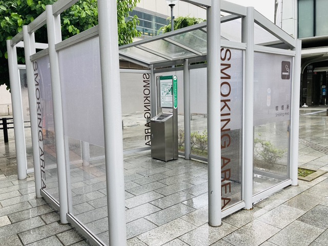 金沢駅西広場の喫煙コーナー