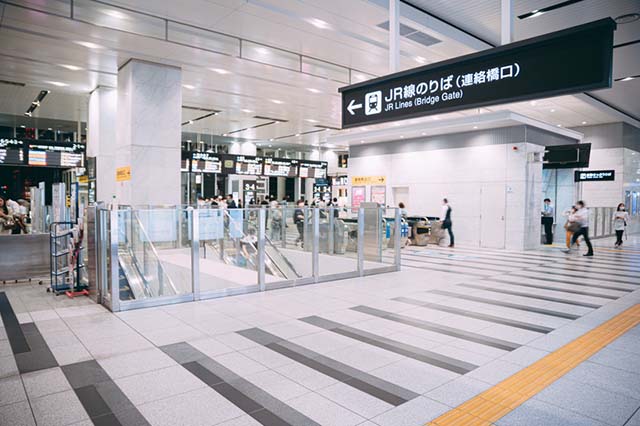 大阪駅のJR連絡橋口