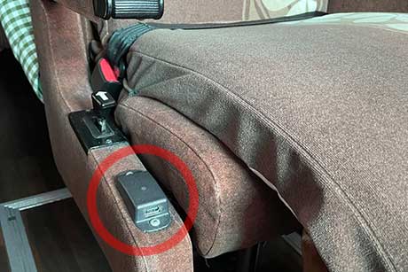 VIPライナー中部国際空港・金沢便 通常シート 充電設備について