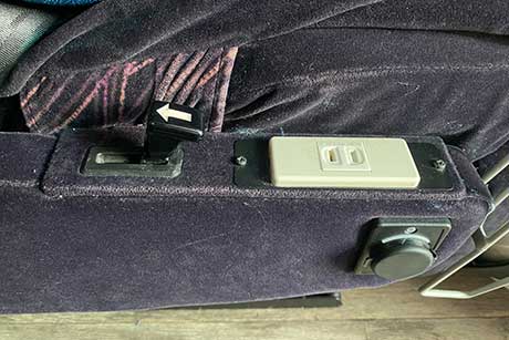 VIPライナー7便 1列目の充電設備について