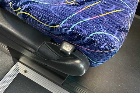 VIPライナー8便 通路側 リクライニング操作方法