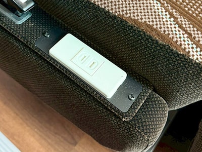 Premium-プレミアム 各席にコンセント