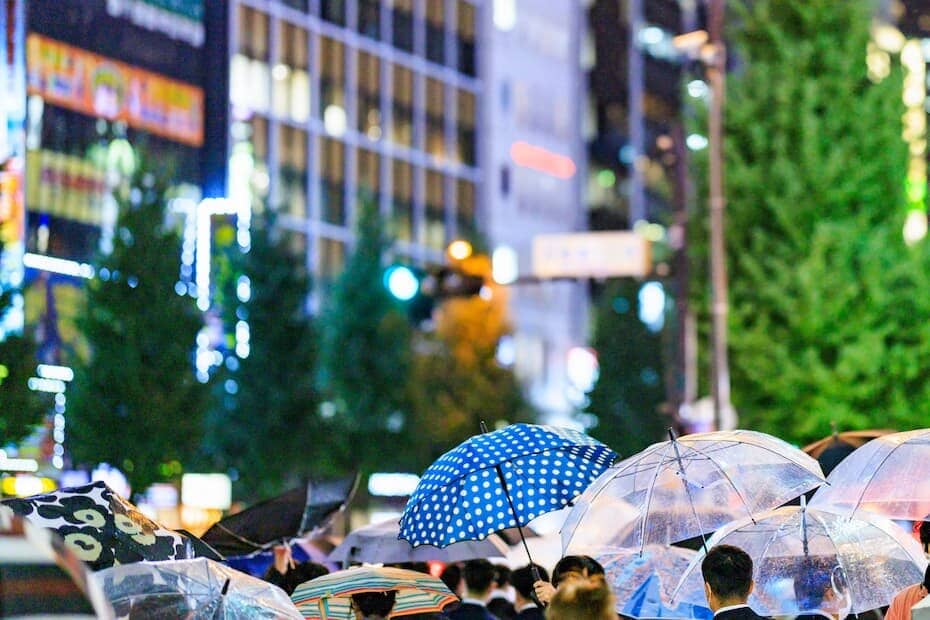 雨の日も猛暑日も新宿地下街で快適に！夜行バス利用者向け歩き方ガイド