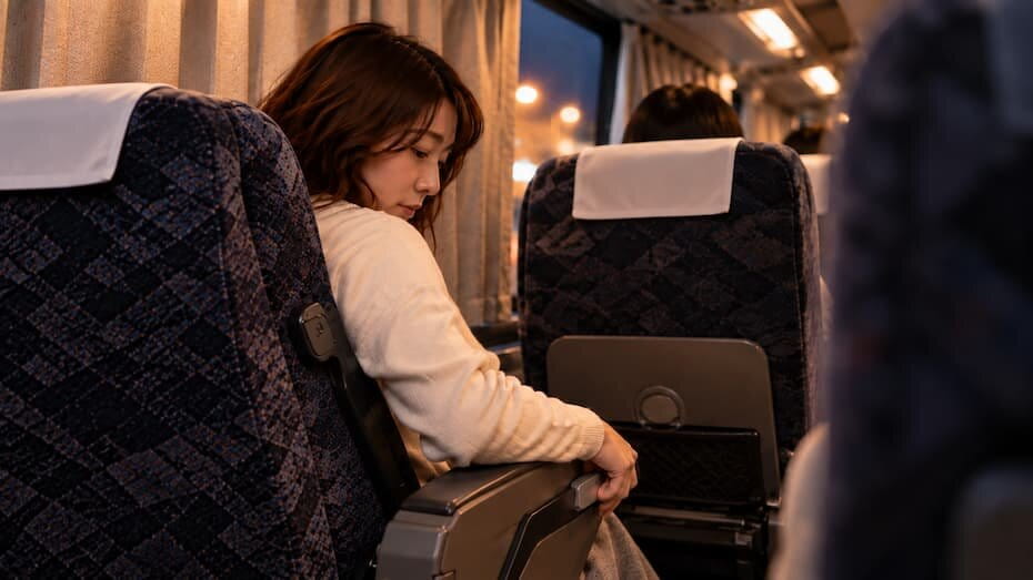 夜行バスでリクライニングしていい？声かけ不要の一斉ルール