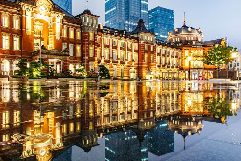 雨の東京駅