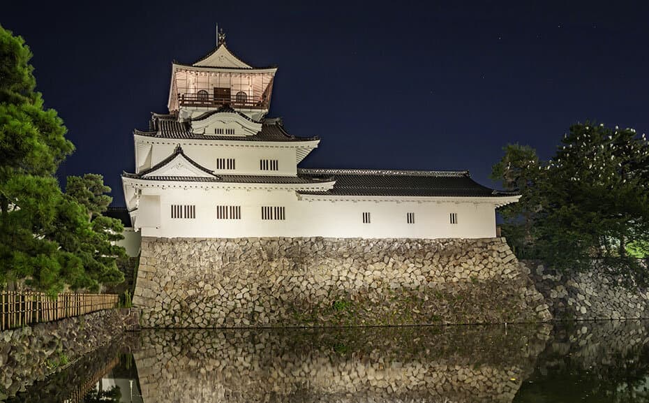 夜の富山城