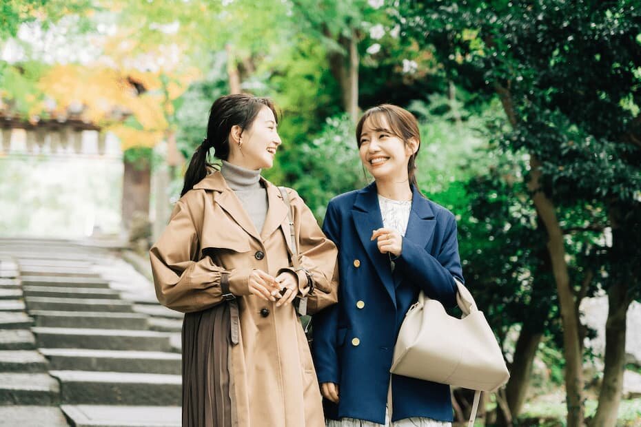京都を観光する女性
