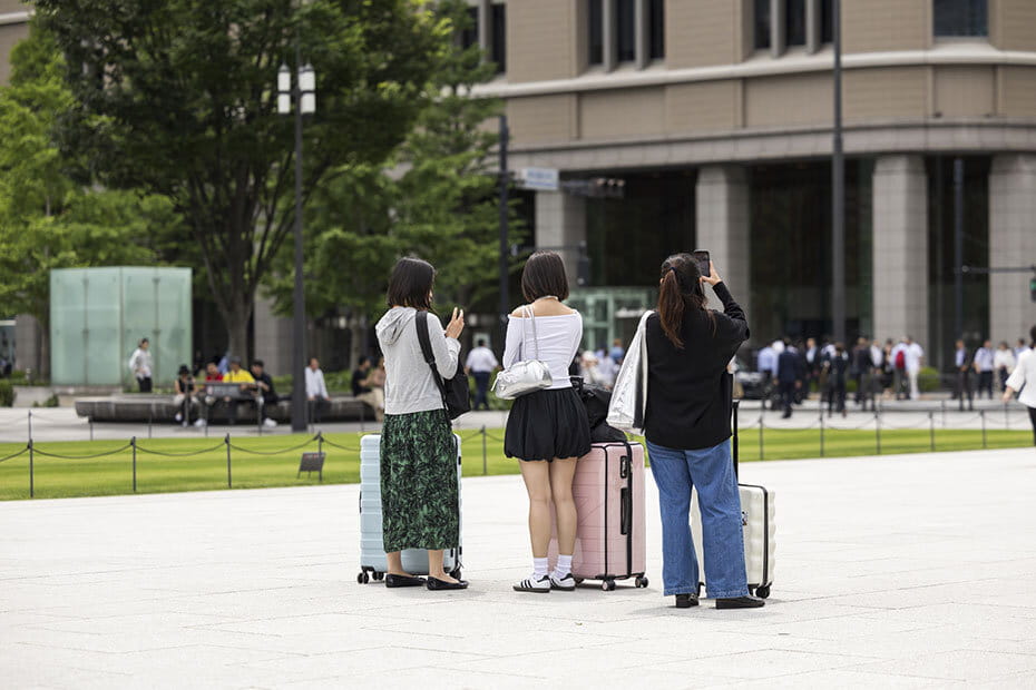 旅行中の女の子たち