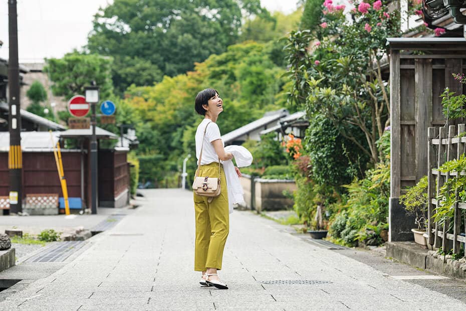 旅行中の女性