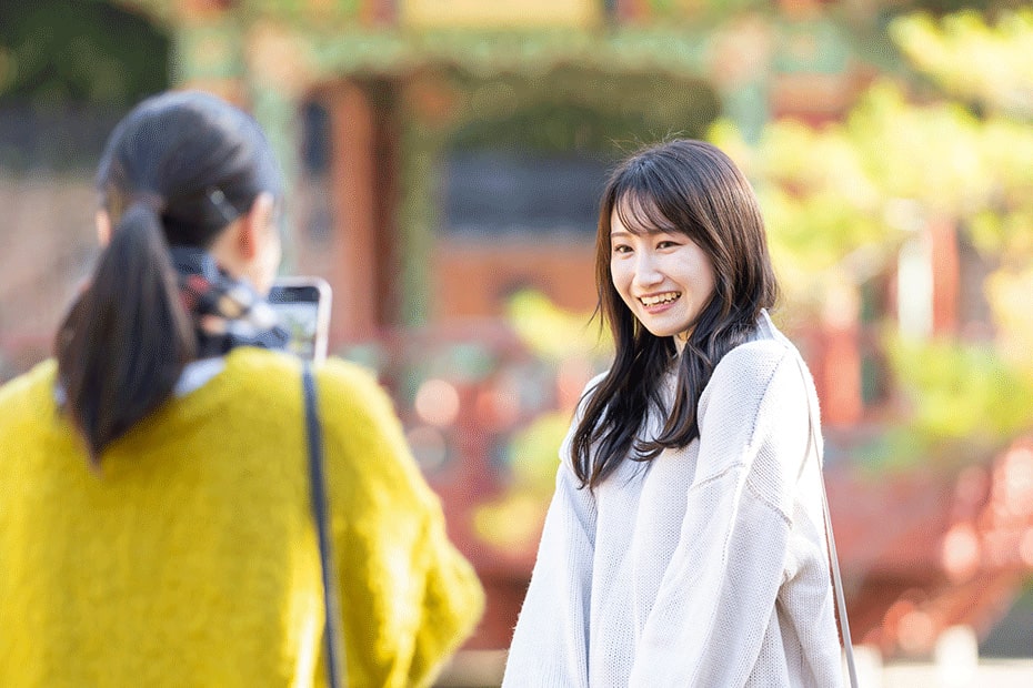 旅行中の女性