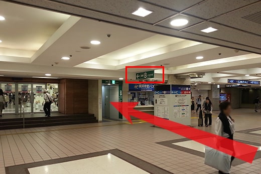 横浜駅東口バスターミナル（そごう1F）Bレーン 10番・11番のりばの行程写真05